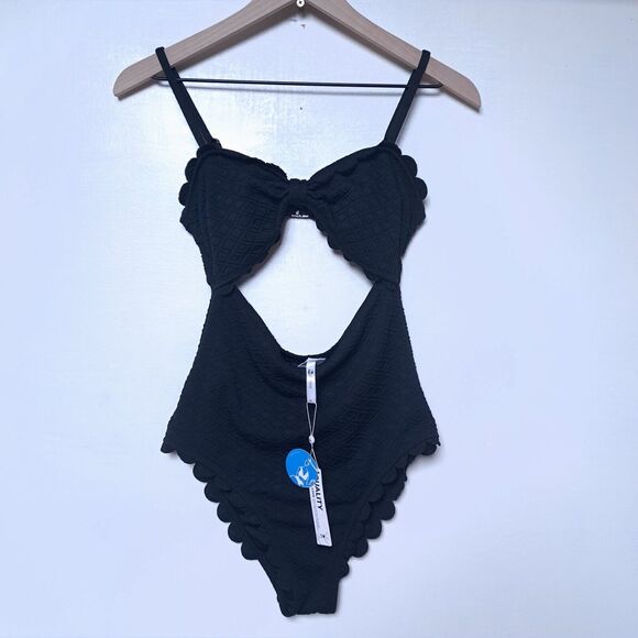 Cupshe Cutout Scallop Trim One Piece Swimsuit Black Medium NWT - Picture 2 of 9